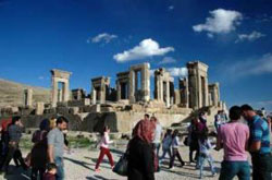 گردشگران کمتر به ایران سفر می‌کنند