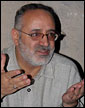 در حالی به سیاست های فرهنگی اعتراض و از مدیران سینمایی کشور انتقاد نموده اند که خود در مراسم افتتاحیه جشنواره در کنار همان مدیران نشسته بودن