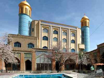 نمی‌توانیم در ساخت بنای مساجد بدعت‌گذاری کنیم