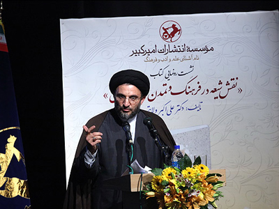 خاموشي: هویت خویش را باید از طریق زبان فرهنگی مطرح کنیم