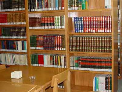 کتابخانه شخصی حمید بهاری راهی کتابخانه مجلس شد 