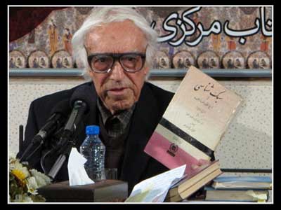 منوچهر دانش‌پژوه به تدوين سفرنامه‌هايش مشغول است