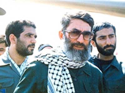 کتاب «نقش ولایت در دفاع مقدس» به قلم راوی رهبر انقلاب در جنگ