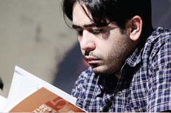 گزیده طنزهای مطبوعاتی رضا ساکی کتاب می‌شود