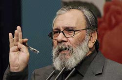علی معلم دامغانی در بیمارستان بستری شد