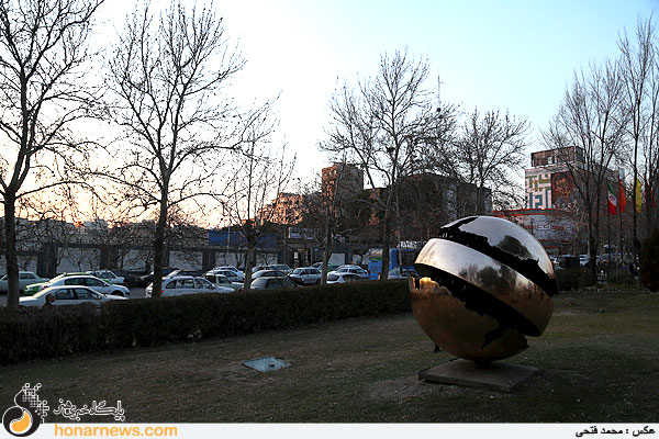 مراسم رونمایی از مجسمه آرنالدو پومودورو مجسمه ساز بزرگ ایتالیایی