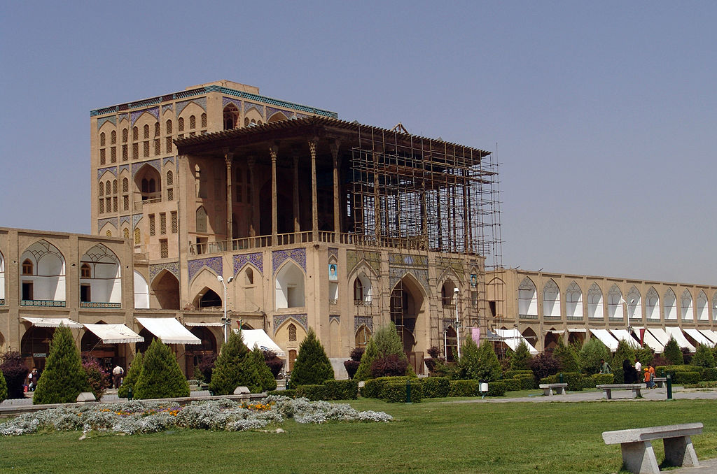 داربستهای ایوان عالی قاپو برچیده می شود