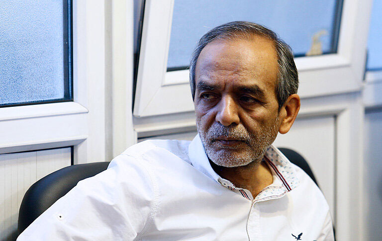علی‌اکبری: «فیلمسازان» امروزه نمی‌دانند که چه می‌خواهند بسازند/ «دانشگاه‌ها» مقصر هستند که نمی‌توانند «فیلمسازان» خوبی تربیت کنند